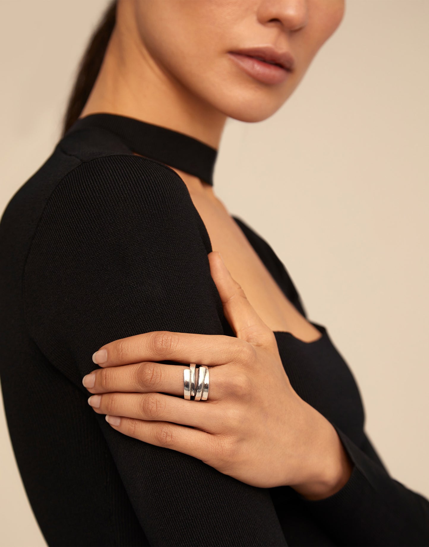 Anillo irregular bañado en plata de ley