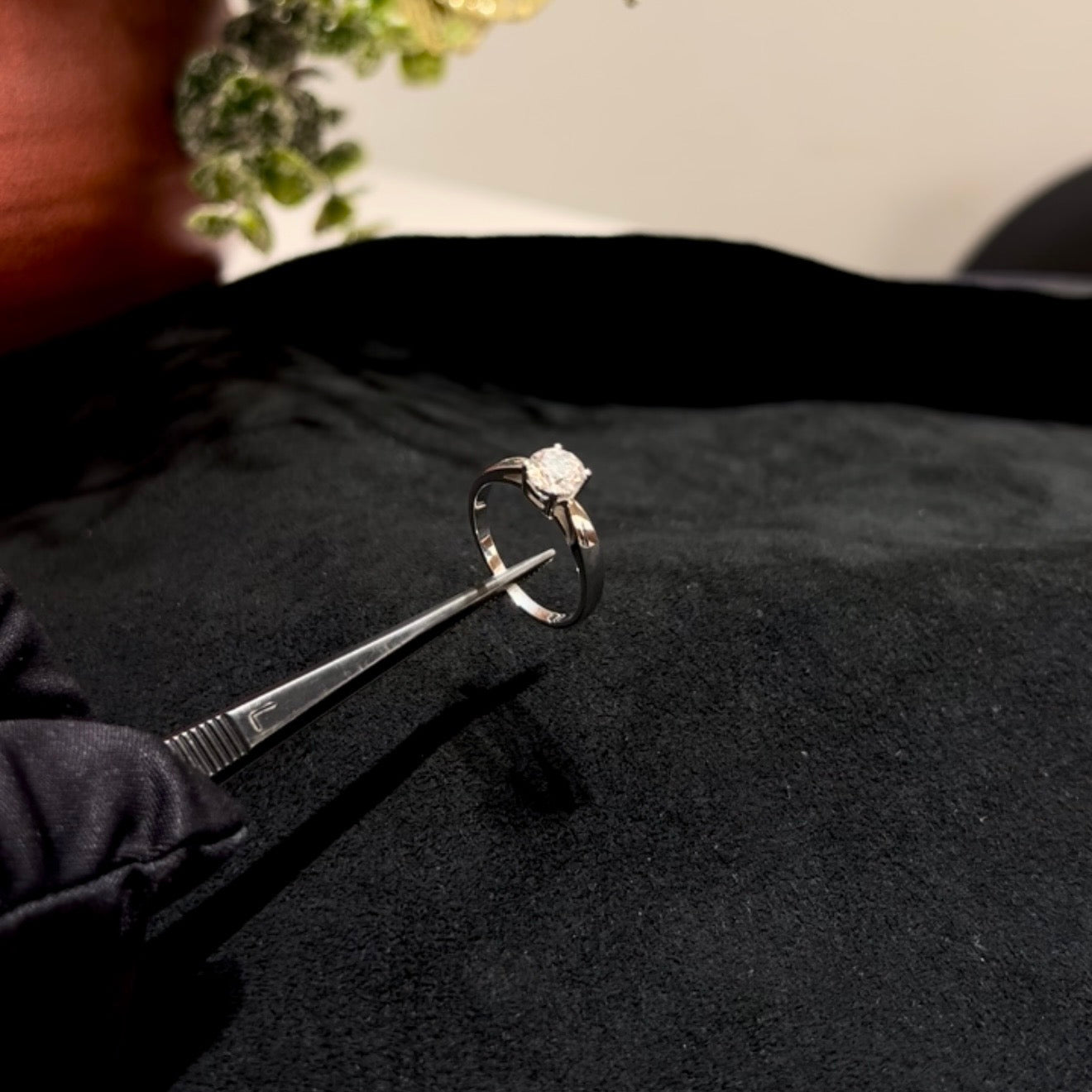 Anillo oro blanco 18 ktes y diamante de laboratorio