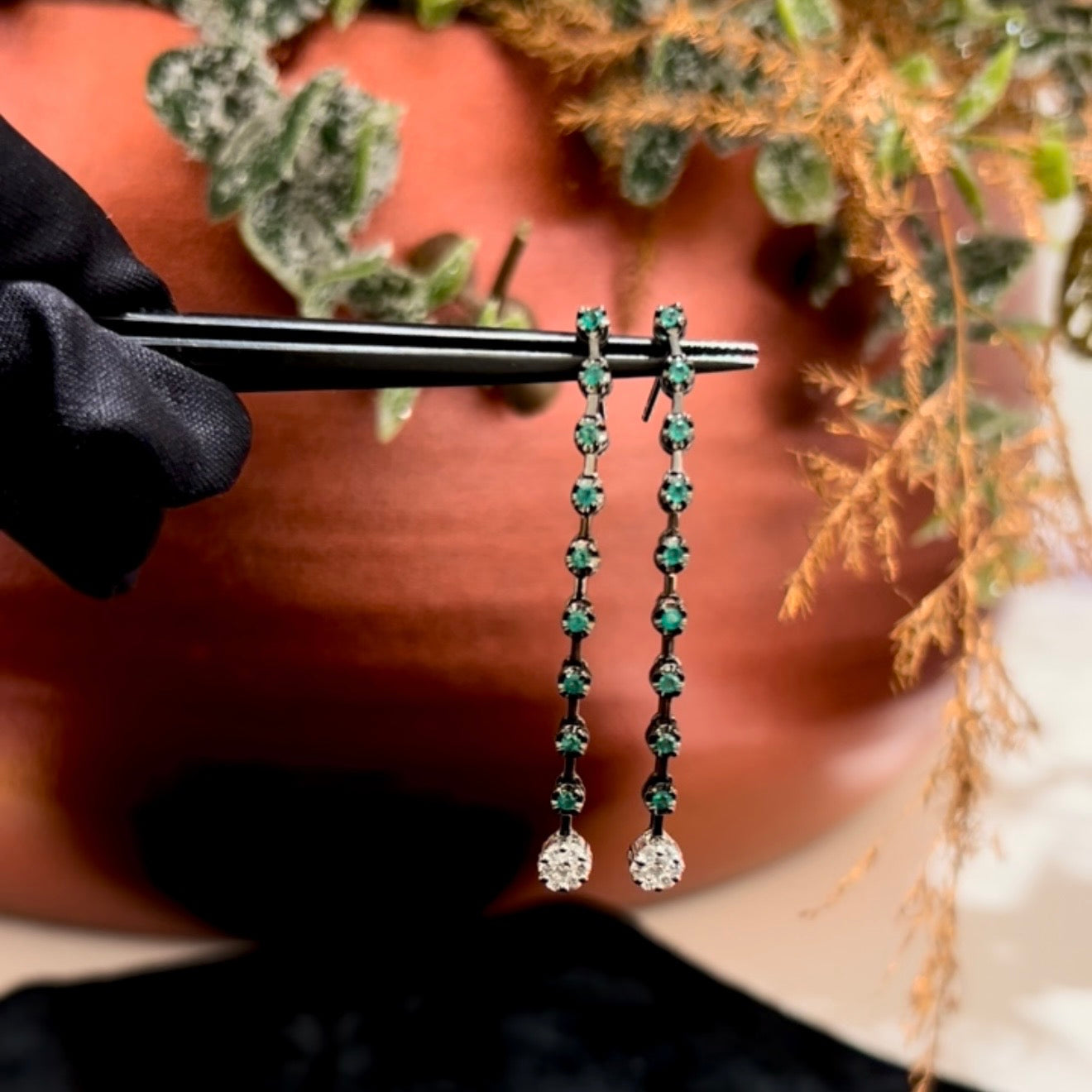 Pendientes oro blanco 18 ktes esmeraldas y diamantes