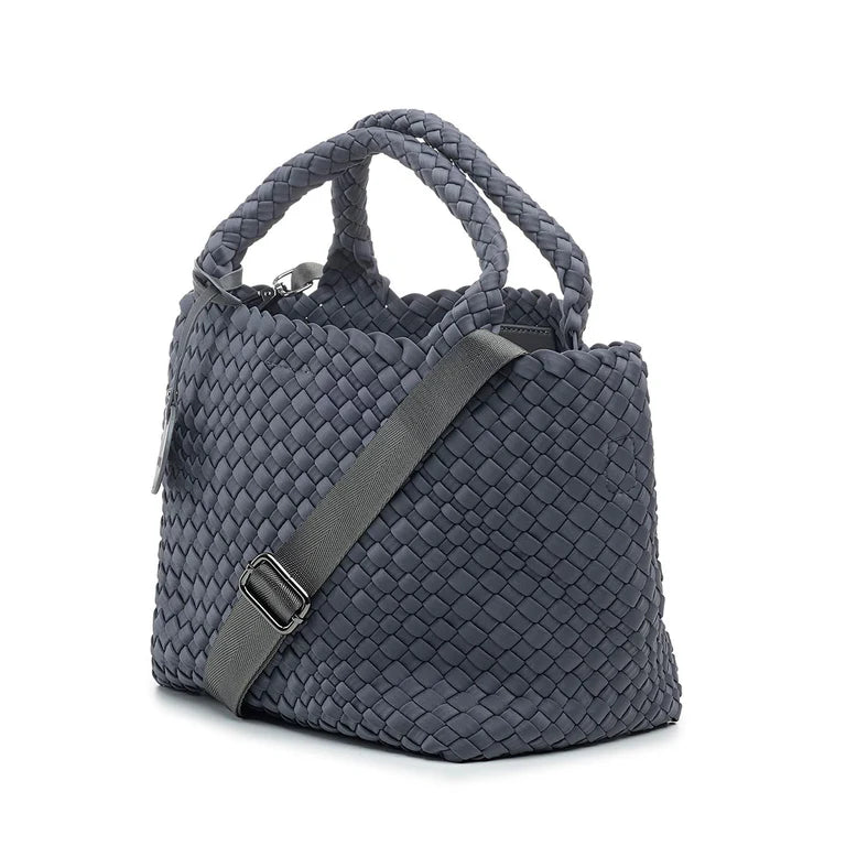 BASIC. BOLSO DE NEOPRENO TRENZADO GRIS PLOMO