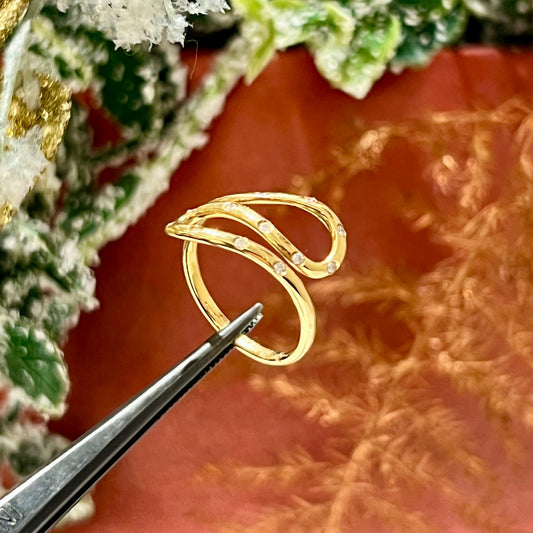 Anillo de oro amarillo de 18k con diamantes