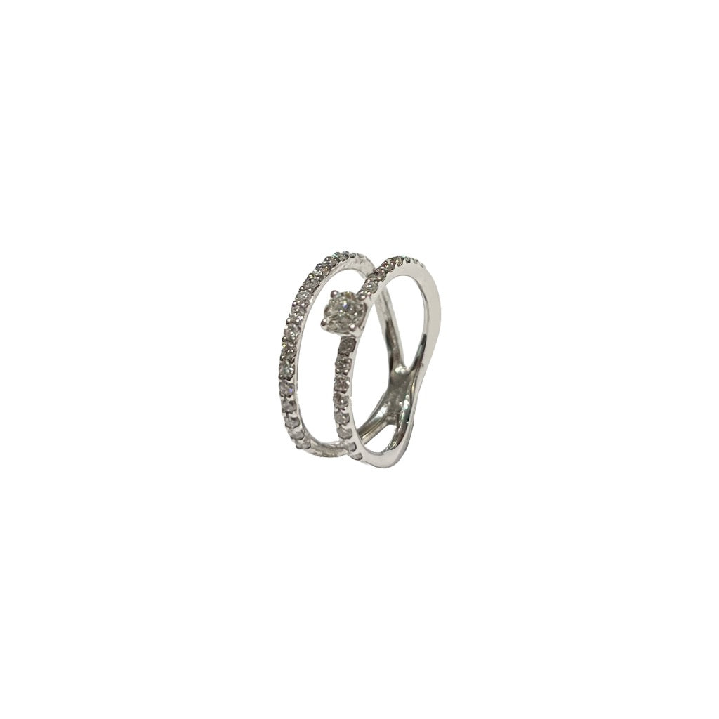 Anillo de oro blanco de 18k con diamantes de Roviralta Joiers, Sitges