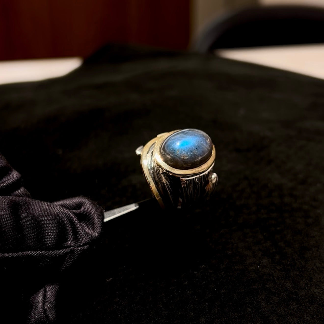 Anillo styliano plata oro 18 ktes labradorita