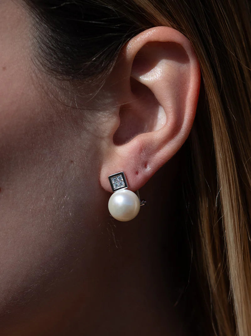 Square design pearl earrings on top