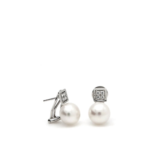 Square design pearl earrings on top