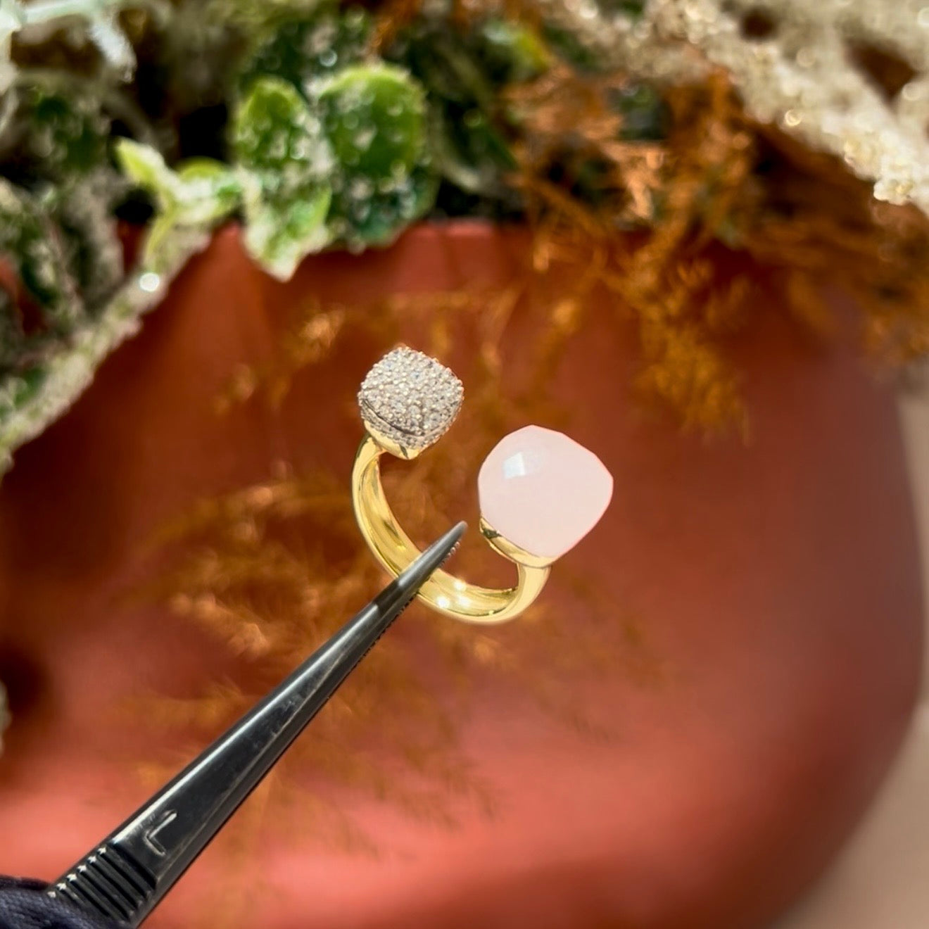 Anillo labrioro bañada en oro de 18ktes quarzo Rosa y circonitas