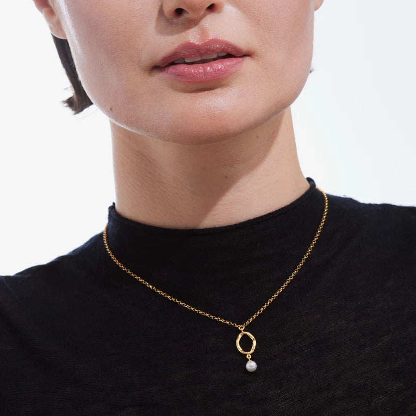 Long pearl necklace in silver by Radiance 