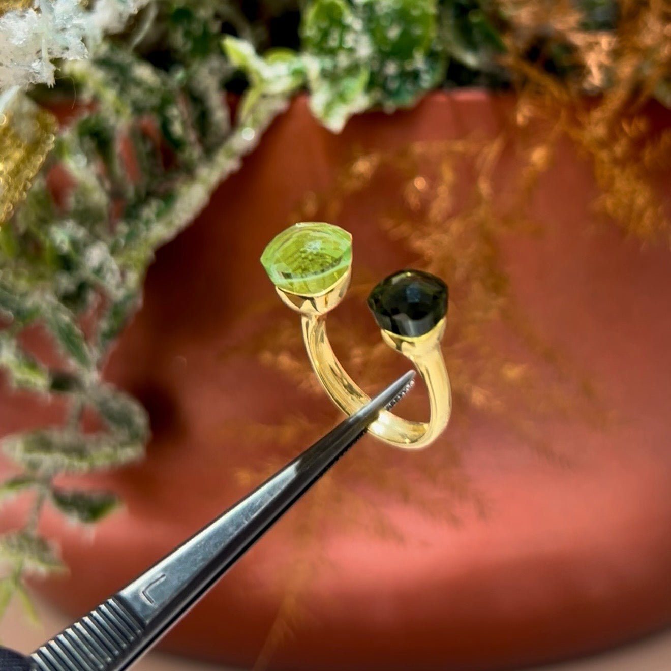Anillo labrioro bañado en oro 18ktes peridoto