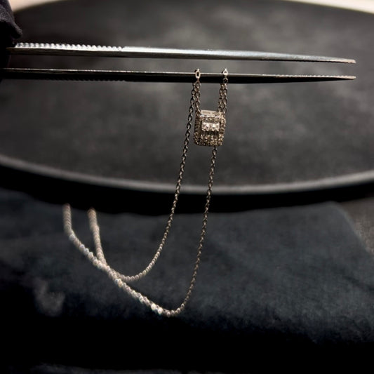 Collar oro blanco 18 ktes y diamantes