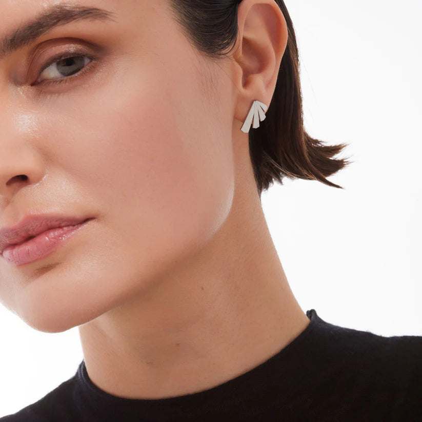 Short small fan earrings in Silver by Noise 