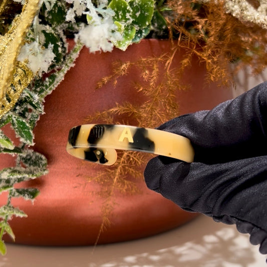 Esclava carey inicial oro amarillo 18 ktes