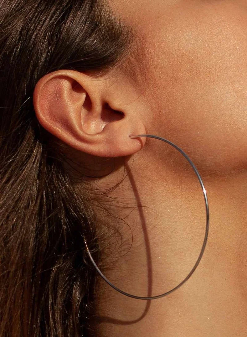 Large, fine maxi design hoop earrings in plain silver