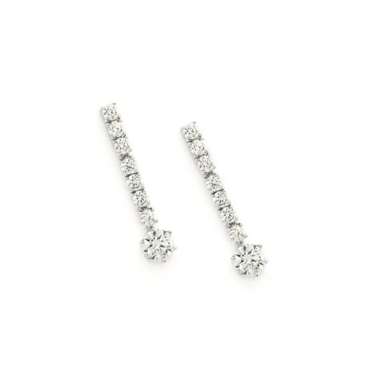 Long bridal earrings with a linear rigid design